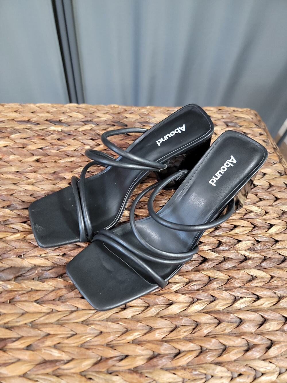 Abound Austyn Women's 9.5 M Black Leather Slip-On Block Heel Strappy Sandals